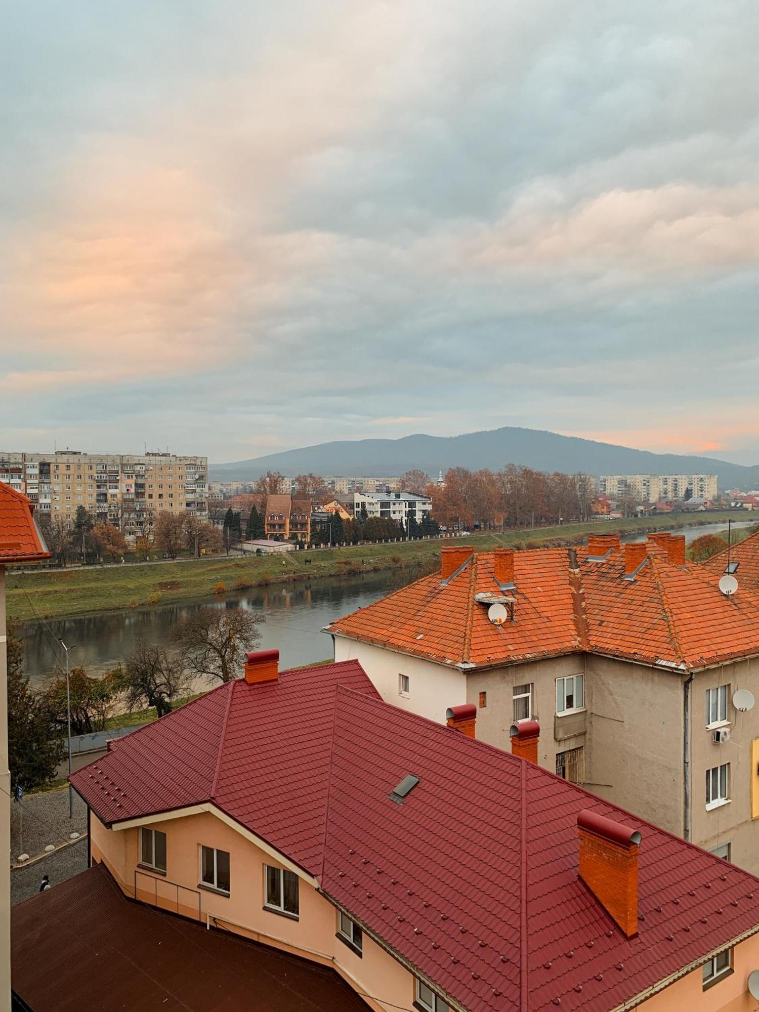 Apartments Domovik Parkaniya, 2A Mukačevo Esterno foto