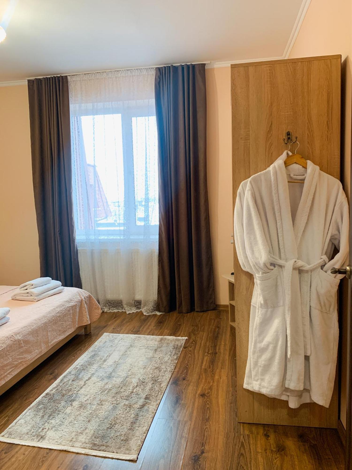 Apartments Domovik Parkaniya, 2A Mukačevo Esterno foto