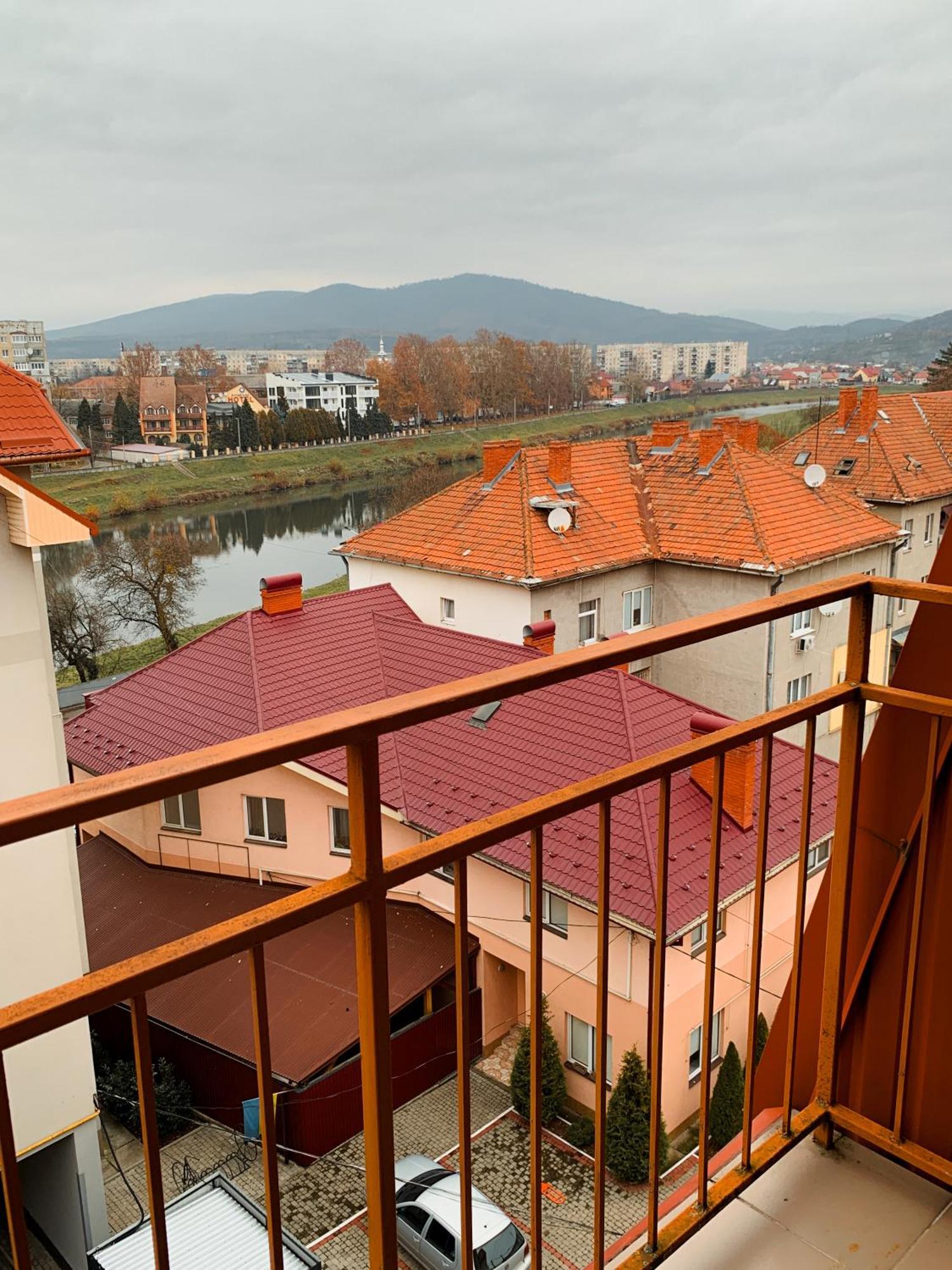 Apartments Domovik Parkaniya, 2A Mukačevo Esterno foto